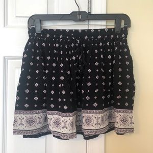 Pattern mini skirt with tie